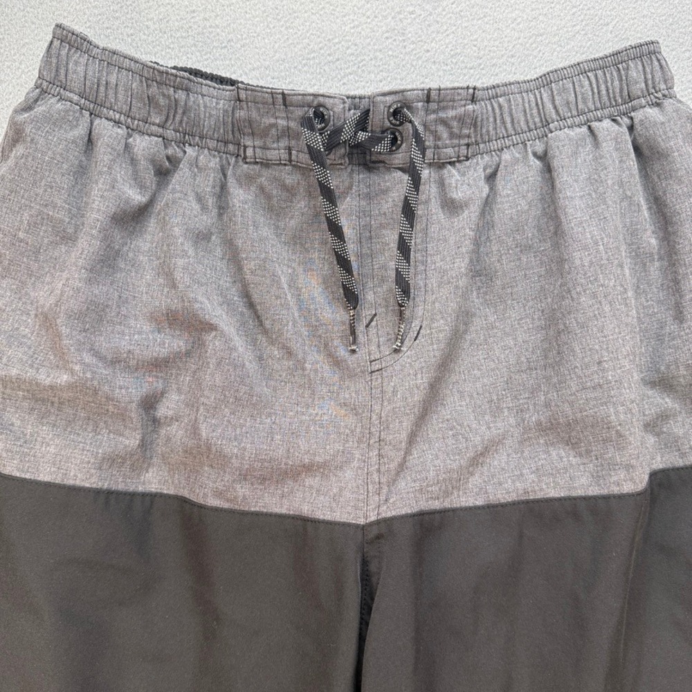 Nike Swim Trunks Board Shorts Regular Fit XL Gray Black Colorblock Drawstring - Picture 2 of 14